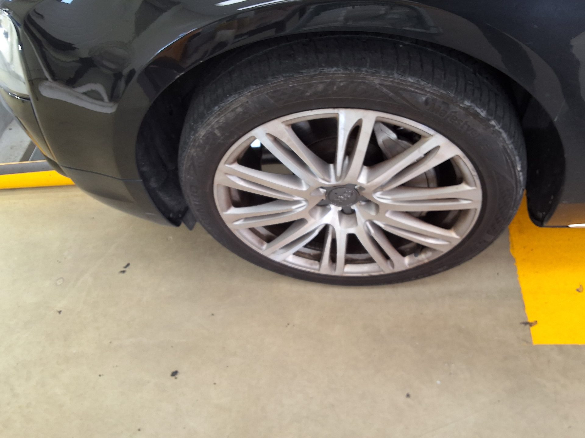 أودي إيه 8 (3Rd Gen) 4.0 Tfsi كواترو Lwb 5 Seat 2013