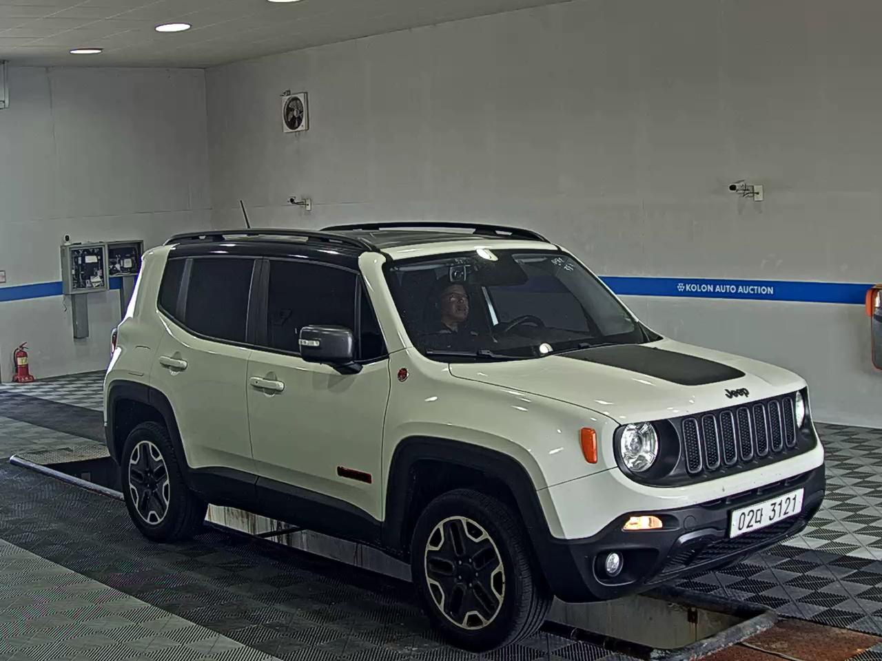 جيب رينيجيد 2.0 ديزل دفع كلي Trailhawk 2017 دفع رباعي