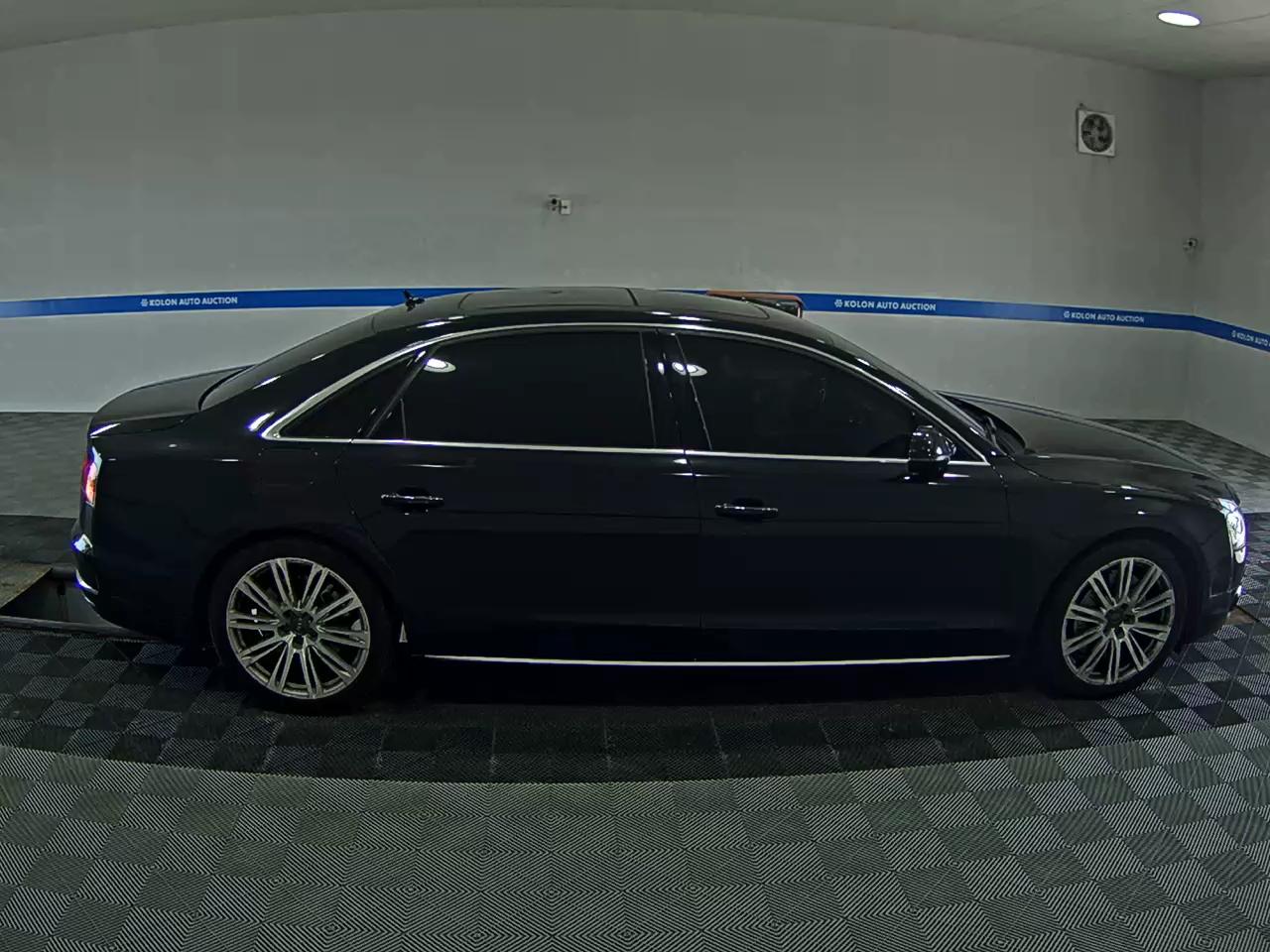 أودي إيه 8 (3Rd Gen) 4.0 Tfsi كواترو Lwb 5 Seat 2013