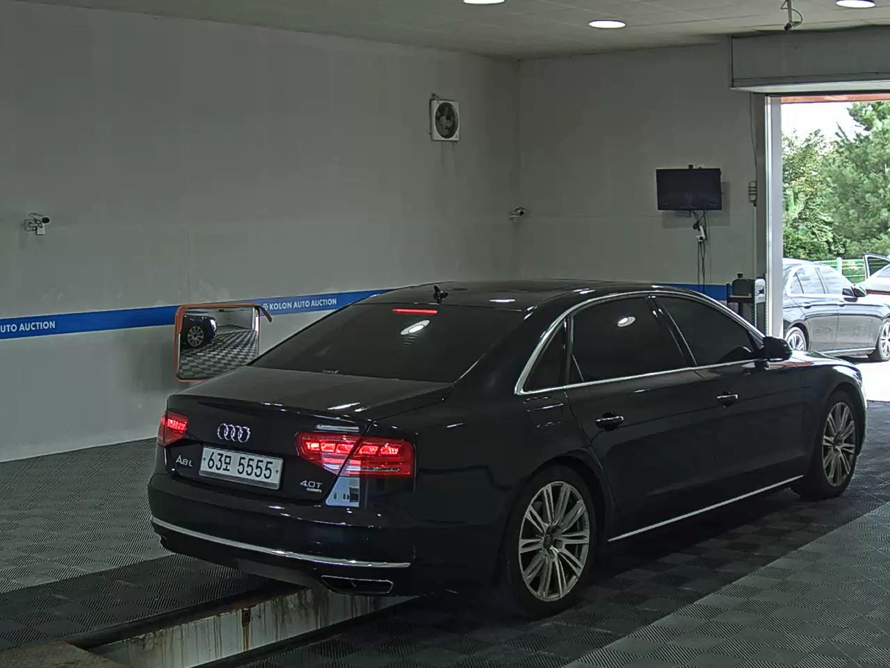 أودي إيه 8 (3Rd Gen) 4.0 Tfsi كواترو Lwb 5 Seat 2013