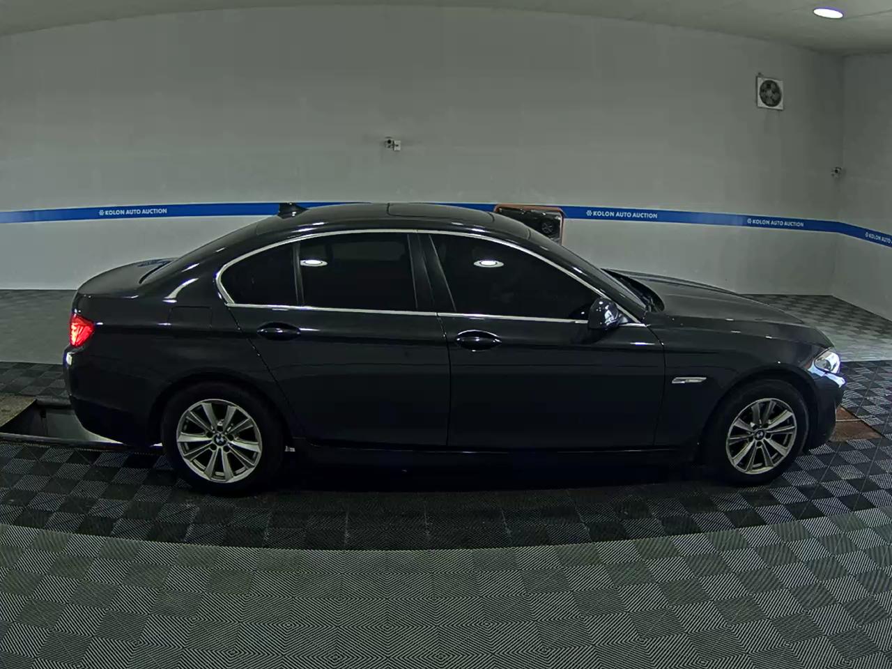 بي إم دبليو 5 Series (6Th Gen) 520D 2013 520d