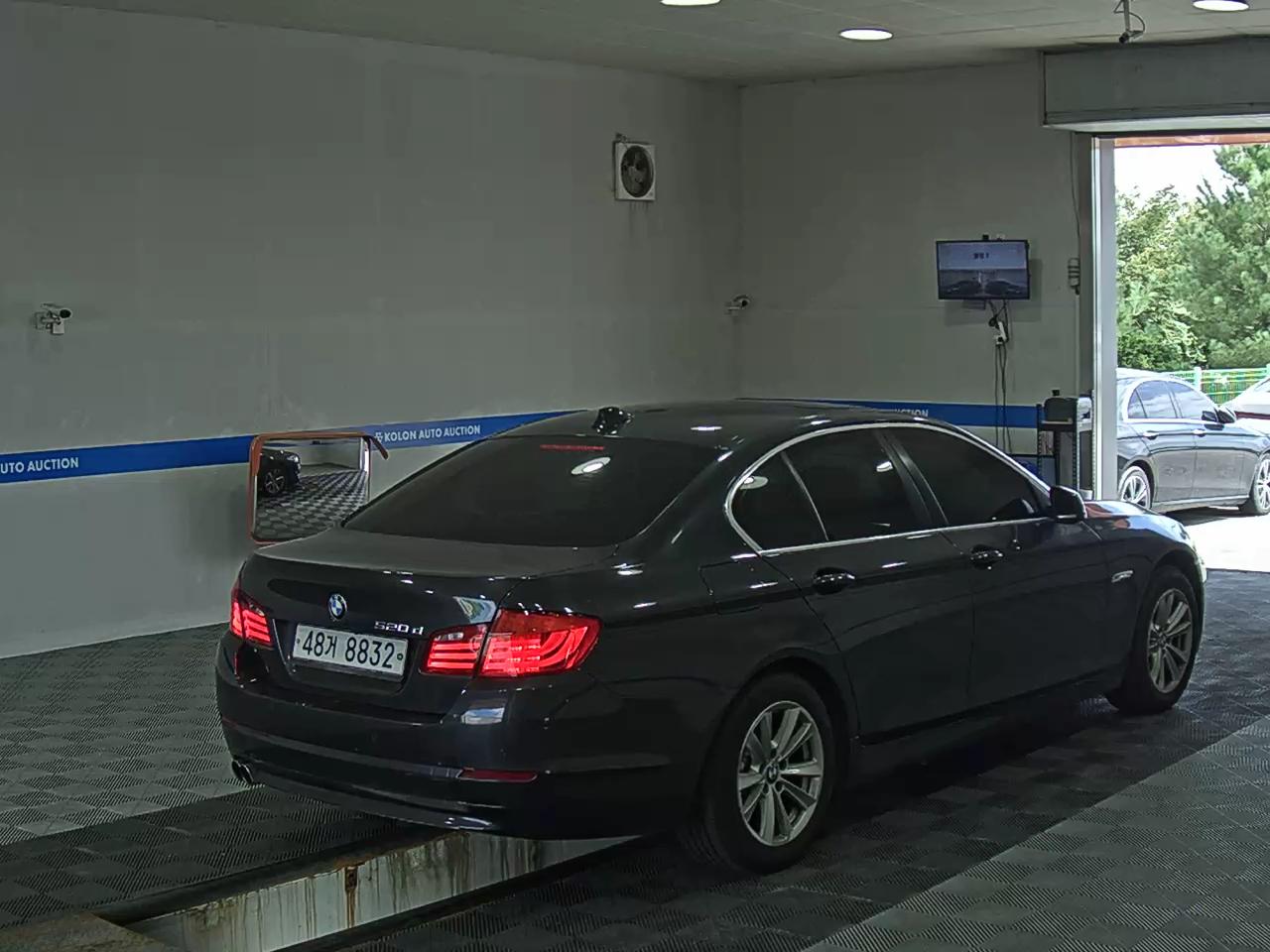 بي إم دبليو 5 Series (6Th Gen) 520D 2013 520d