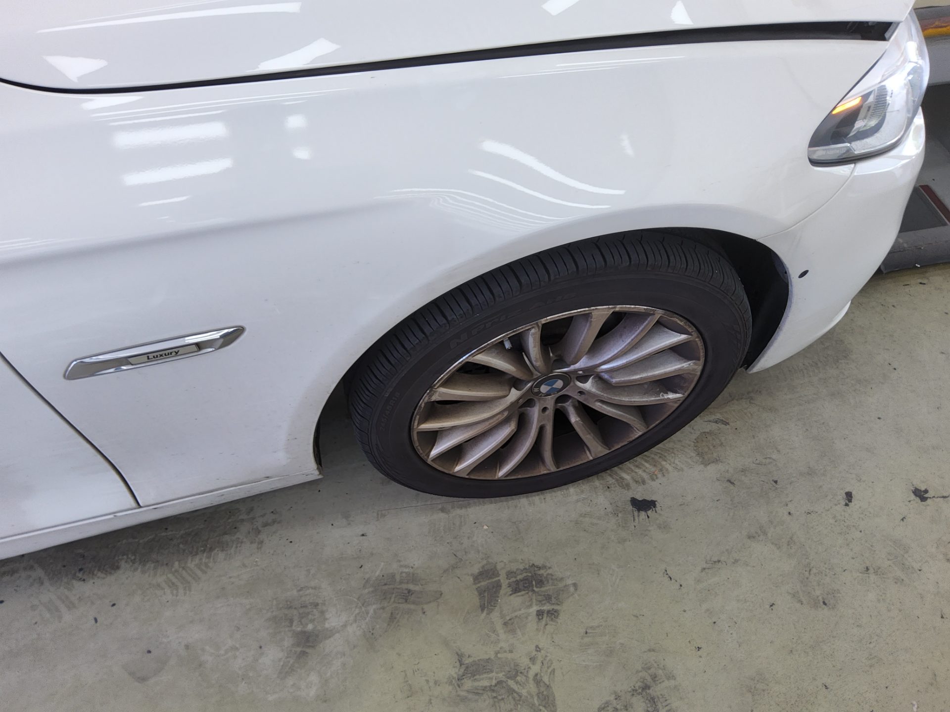 بي إم دبليو 5 Series (6Th Gen) 528I إكس درايف لكجري 2015 فاخر