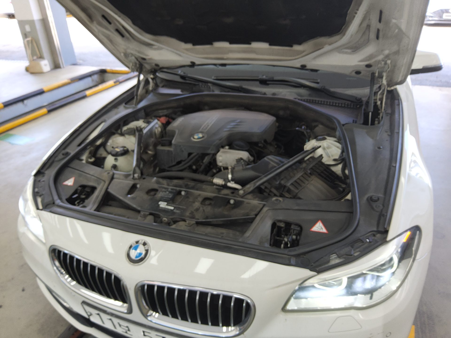 بي إم دبليو 5 Series (6Th Gen) 528I إكس درايف لكجري 2015 فاخر