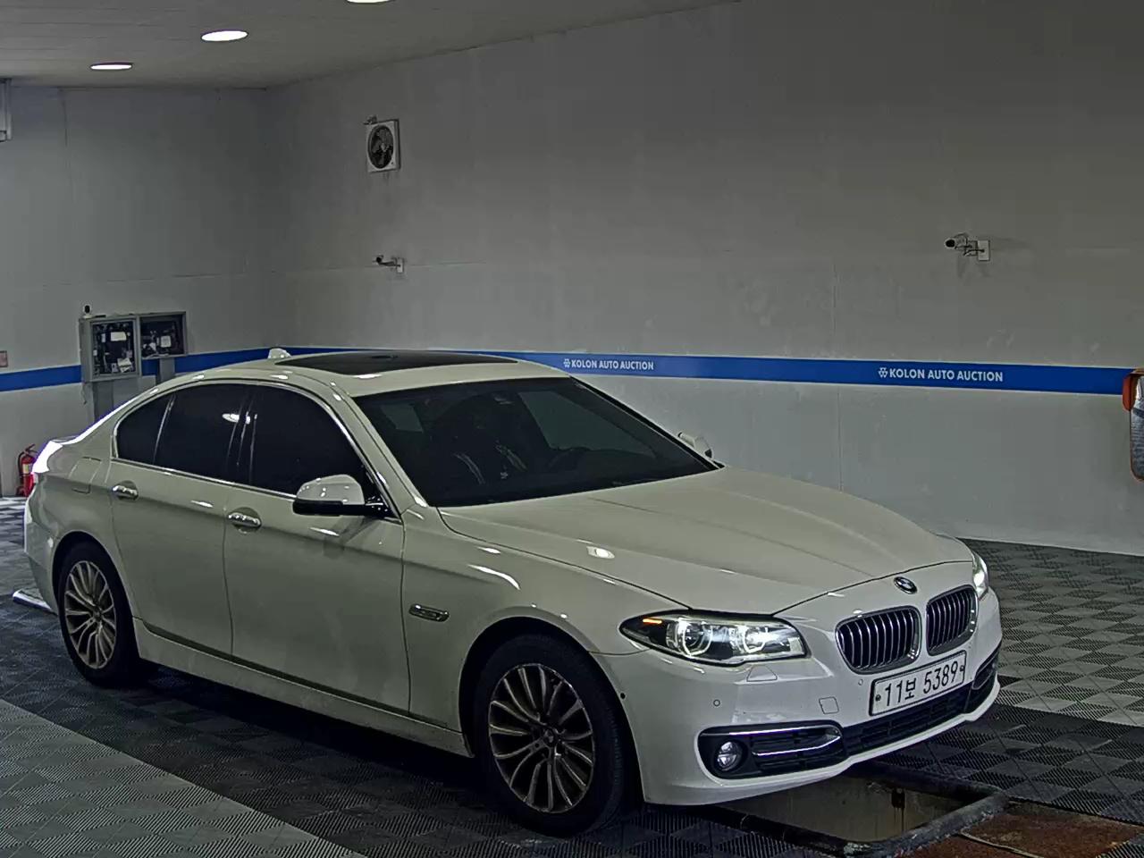 بي إم دبليو 5 Series (6Th Gen) 528I إكس درايف لكجري 2015 فاخر
