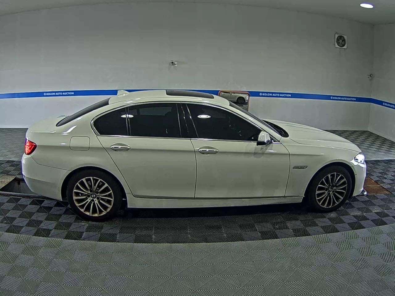 بي إم دبليو 5 Series (6Th Gen) 528I إكس درايف لكجري 2015 فاخر
