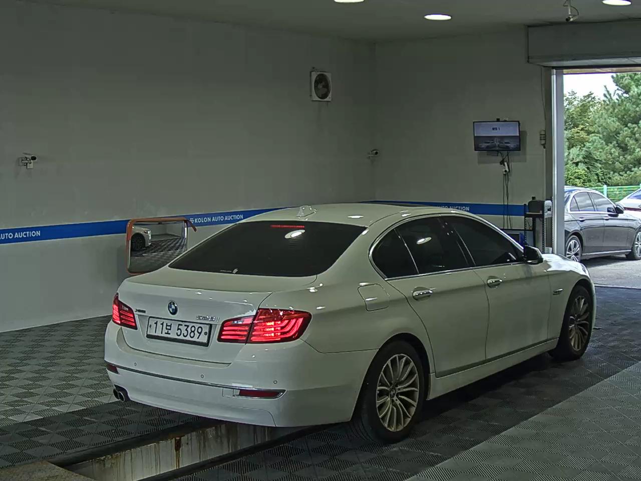 بي إم دبليو 5 Series (6Th Gen) 528I إكس درايف لكجري 2015 فاخر