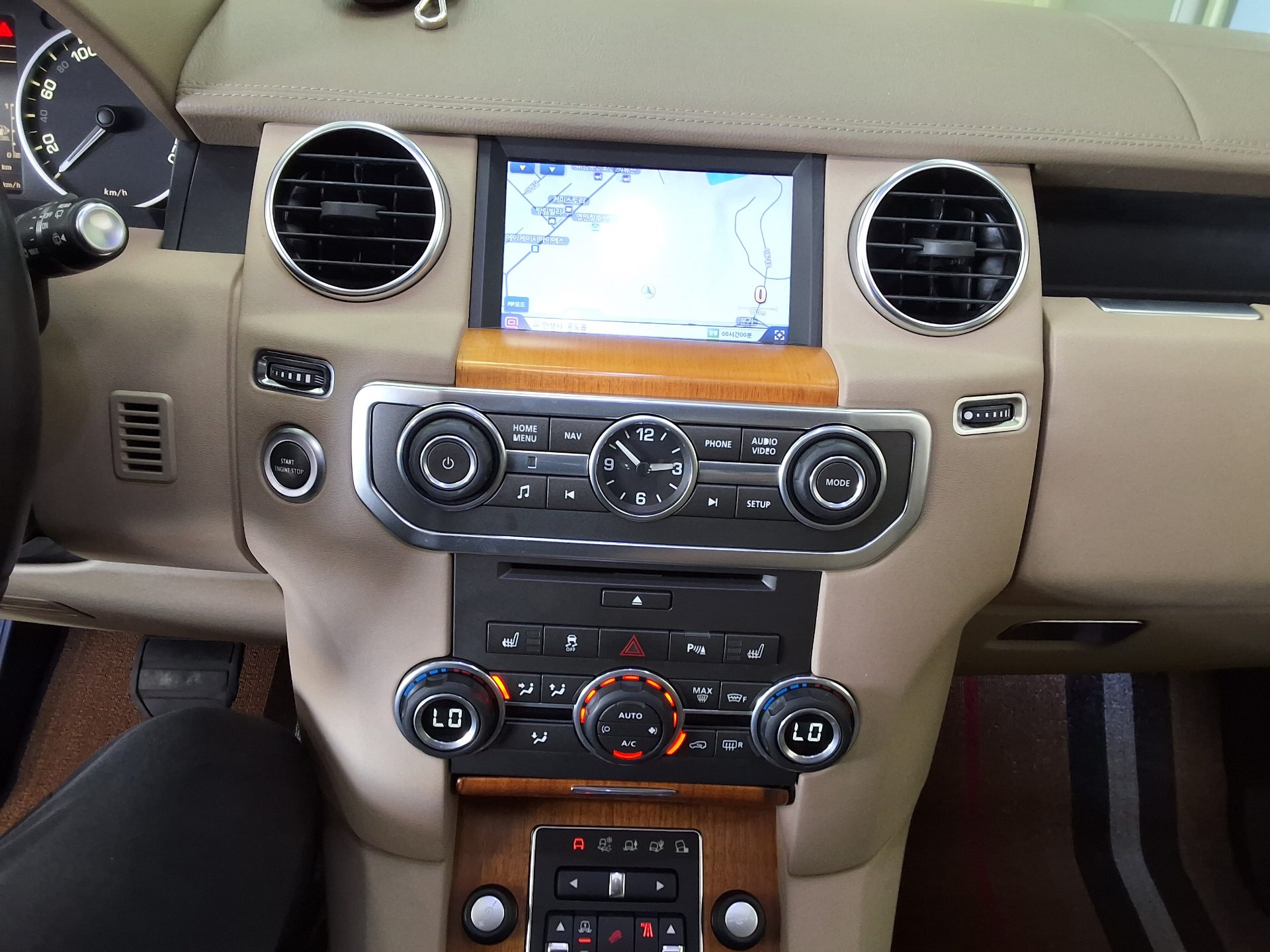 لاند روفر Rover Discovery 4 3.0 Sdv6 Se 2012 SE