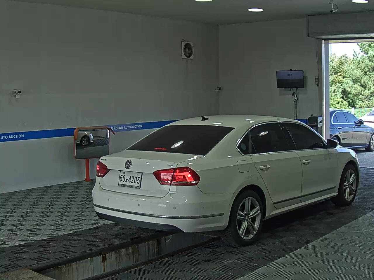 فولكس فاجن الجديد باسات (7Th Gen) 2.0 TDI 2012