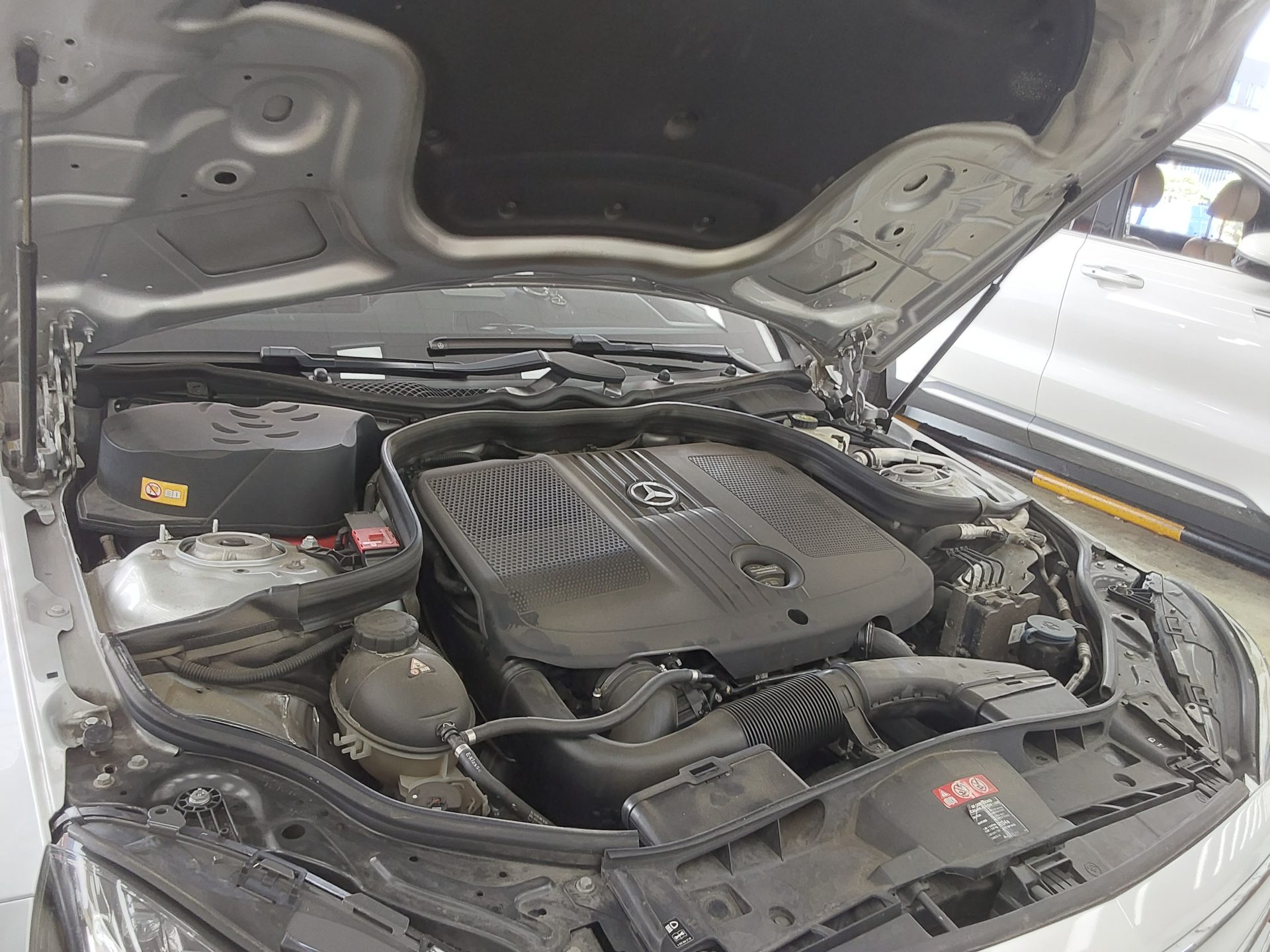 مرسيدس بنز E Class (4Th Gen) E250 Cdi Bluetec فورماتيك Avantgarde 2016 4MATIC
