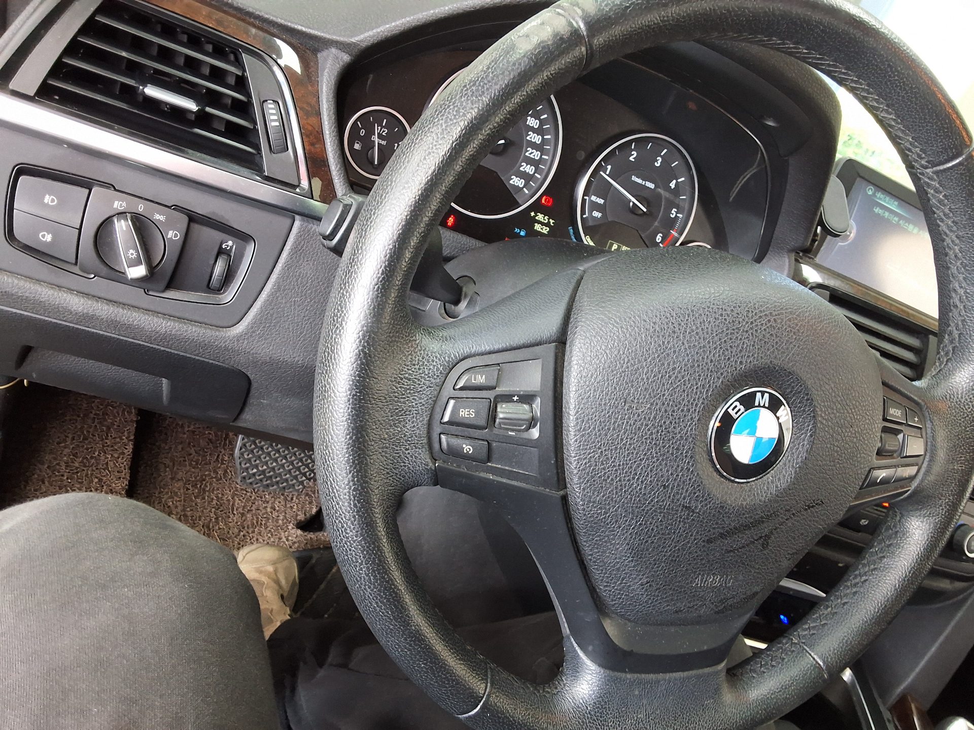 بي إم دبليو Gran Turismo (GT) 3 Series GT 320D إكس درايف 2014 GT GT