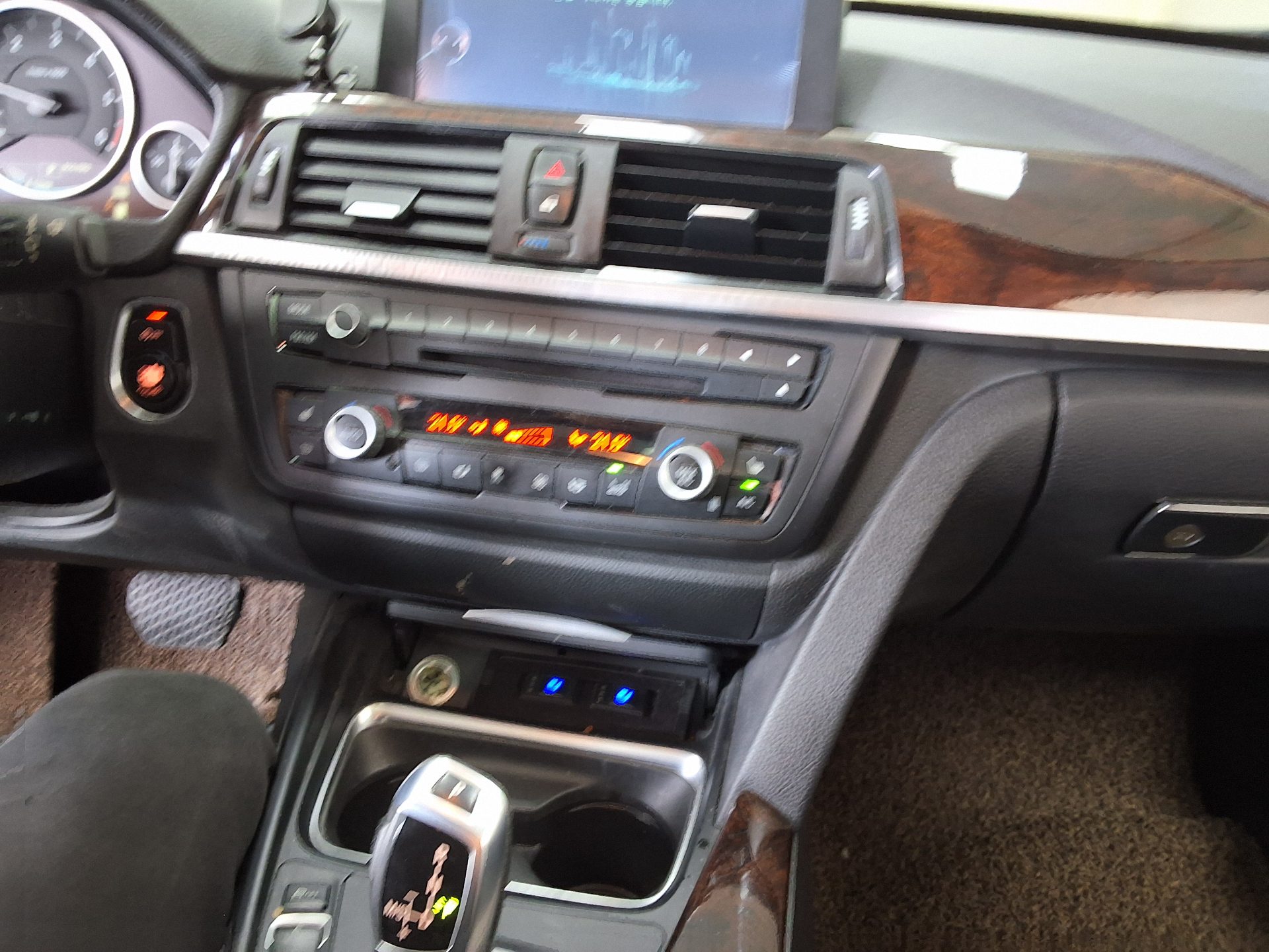 بي إم دبليو Gran Turismo (GT) 3 Series GT 320D إكس درايف 2014 GT GT