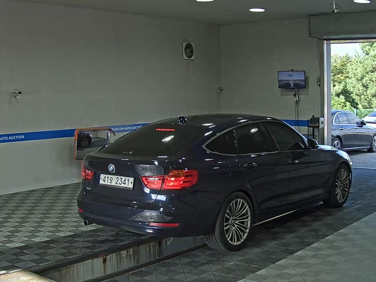 بي إم دبليو Gran Turismo (GT) 3 Series GT 320D إكس درايف 2014 GT GT