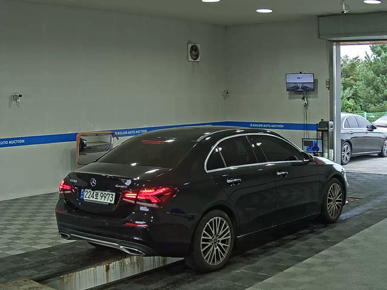 مرسيدس بنز A Class (4Th Gen) A250 فورماتيك سيدان 2021 4MATIC