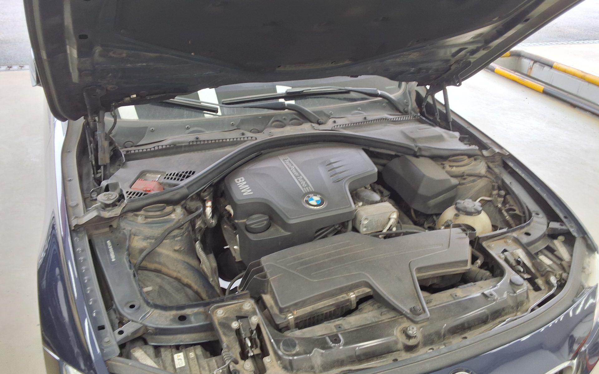 بي إم دبليو 3 Series (6Th Gen) 320I 2014 320i