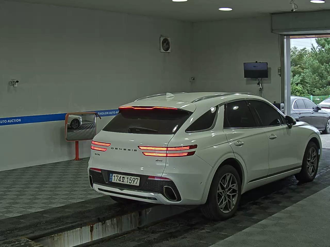 جينيسيس جي في 70 2023 2.5T دفع رباعي BASE