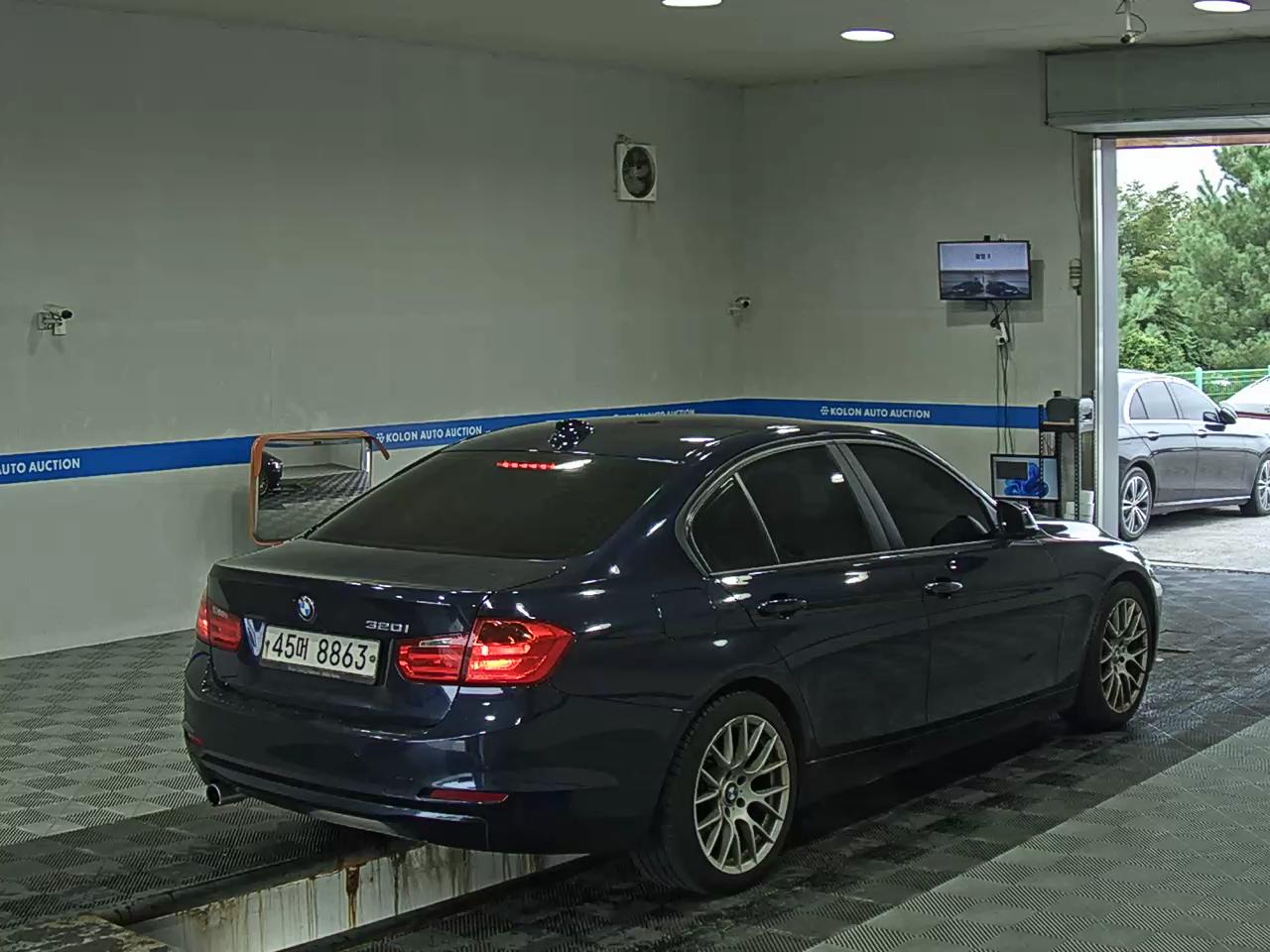 بي إم دبليو 3 Series (6Th Gen) 320I 2014 320i