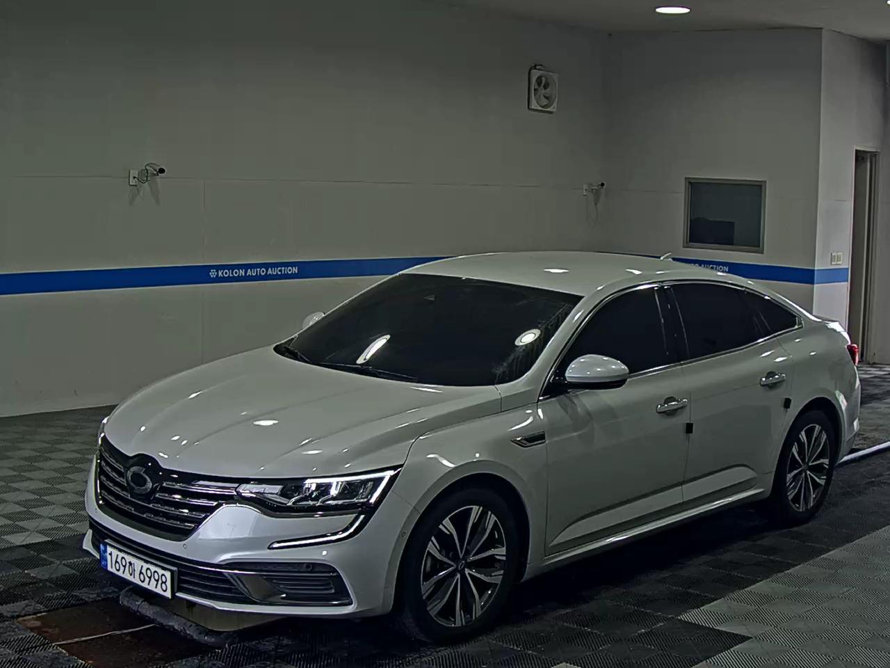 Renault SM6
