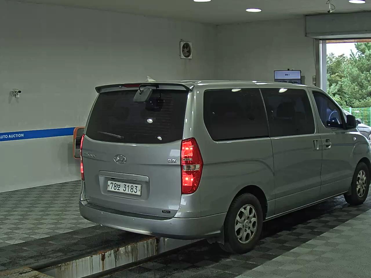 هيونداي جراند ستاركس 11 Seater ديزل Cvx لكجري 2012 فاخر