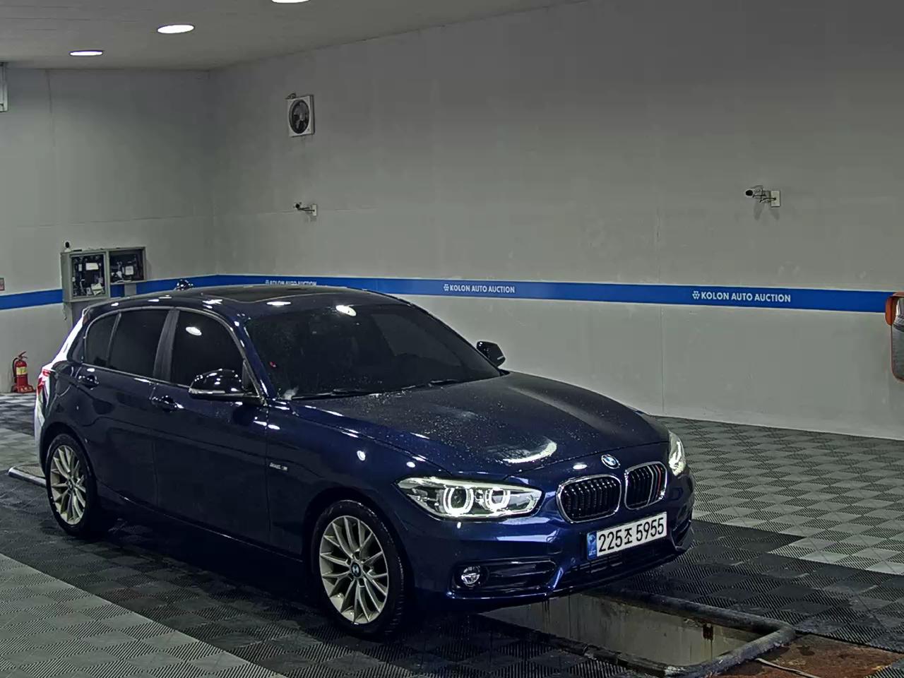 بي إم دبليو 1 Series (2Nd Gen) 5 أبواب 118D Sport Line 2017 SPORT LINE
