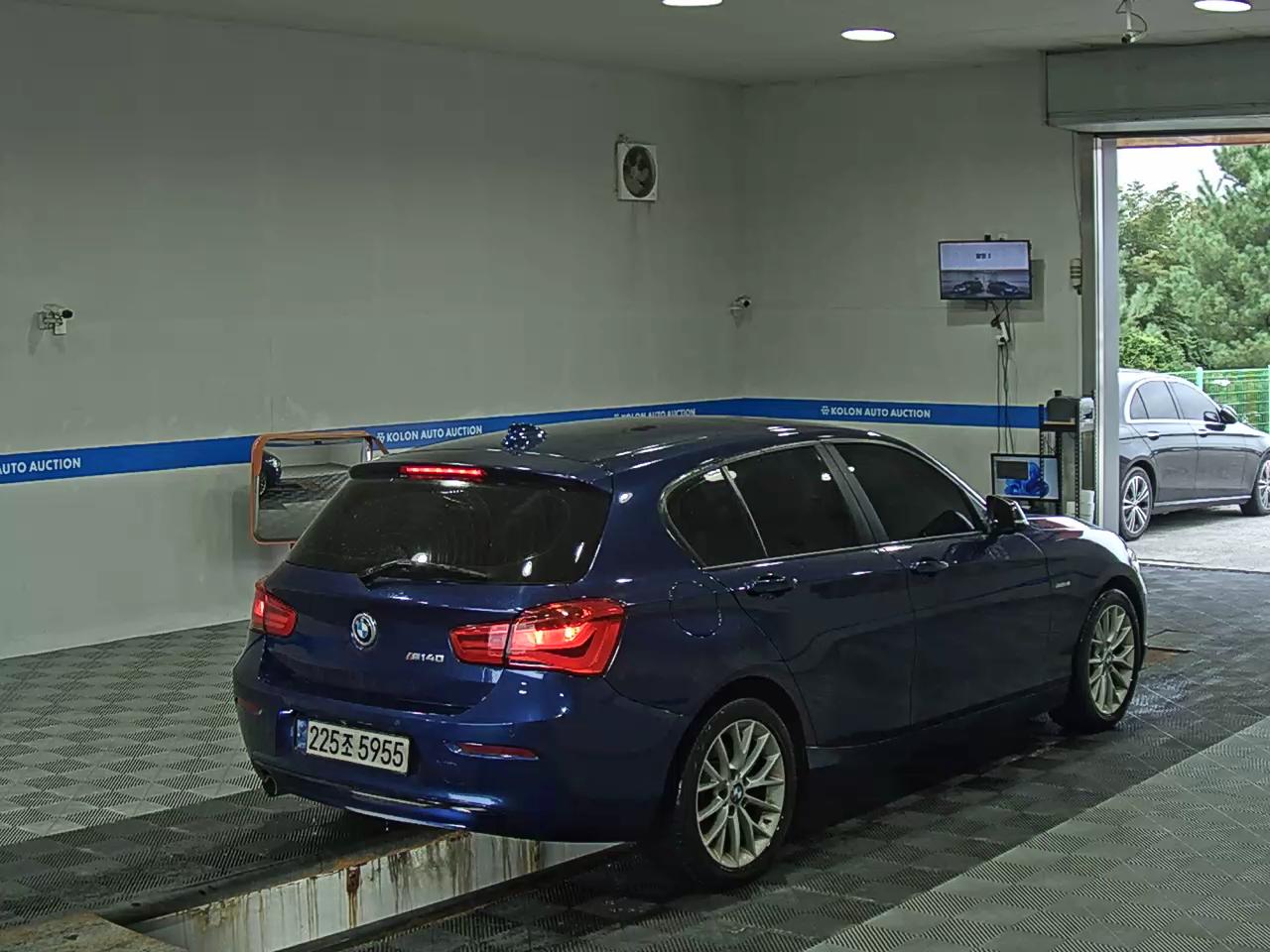بي إم دبليو 1 Series (2Nd Gen) 5 أبواب 118D Sport Line 2017 SPORT LINE