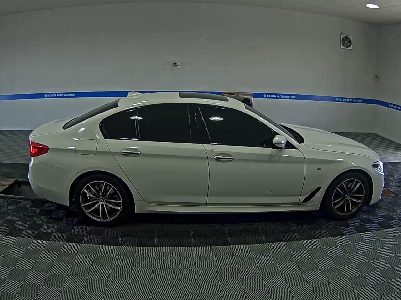بي إم دبليو 5 Series (7Th Gen) 520D M Sport Pack 2017 SPORT