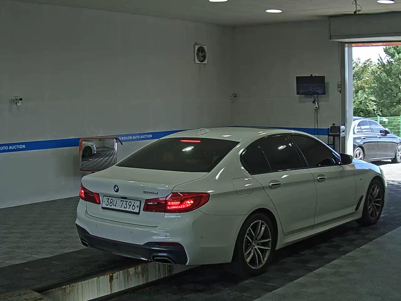 بي إم دبليو 5 Series (7Th Gen) 520D M Sport Pack 2017 SPORT