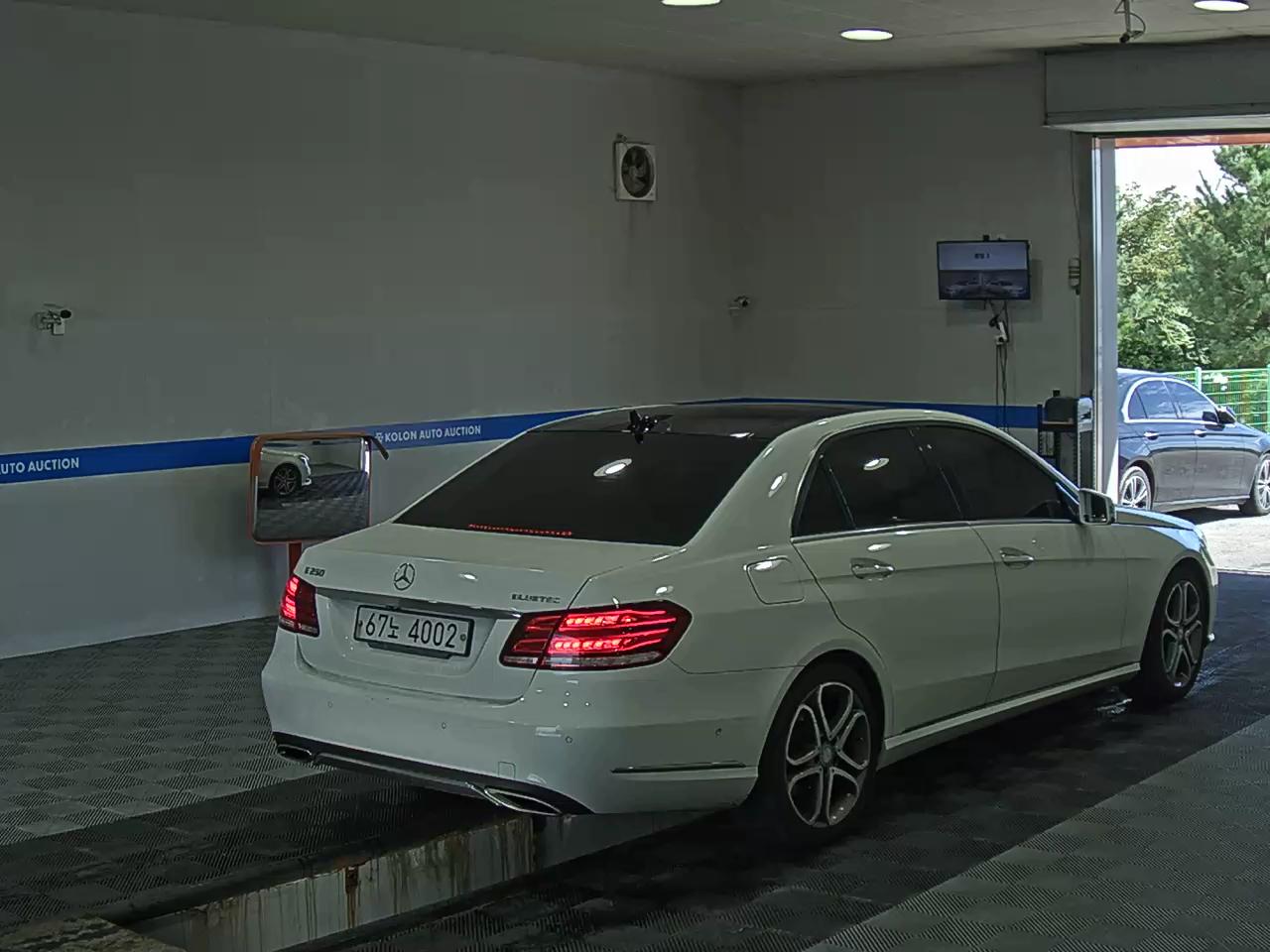 مرسيدس بنز E Class (4Th Gen) E250 Cdi Bluetec فورماتيك Avantgarde 2016 4MATIC