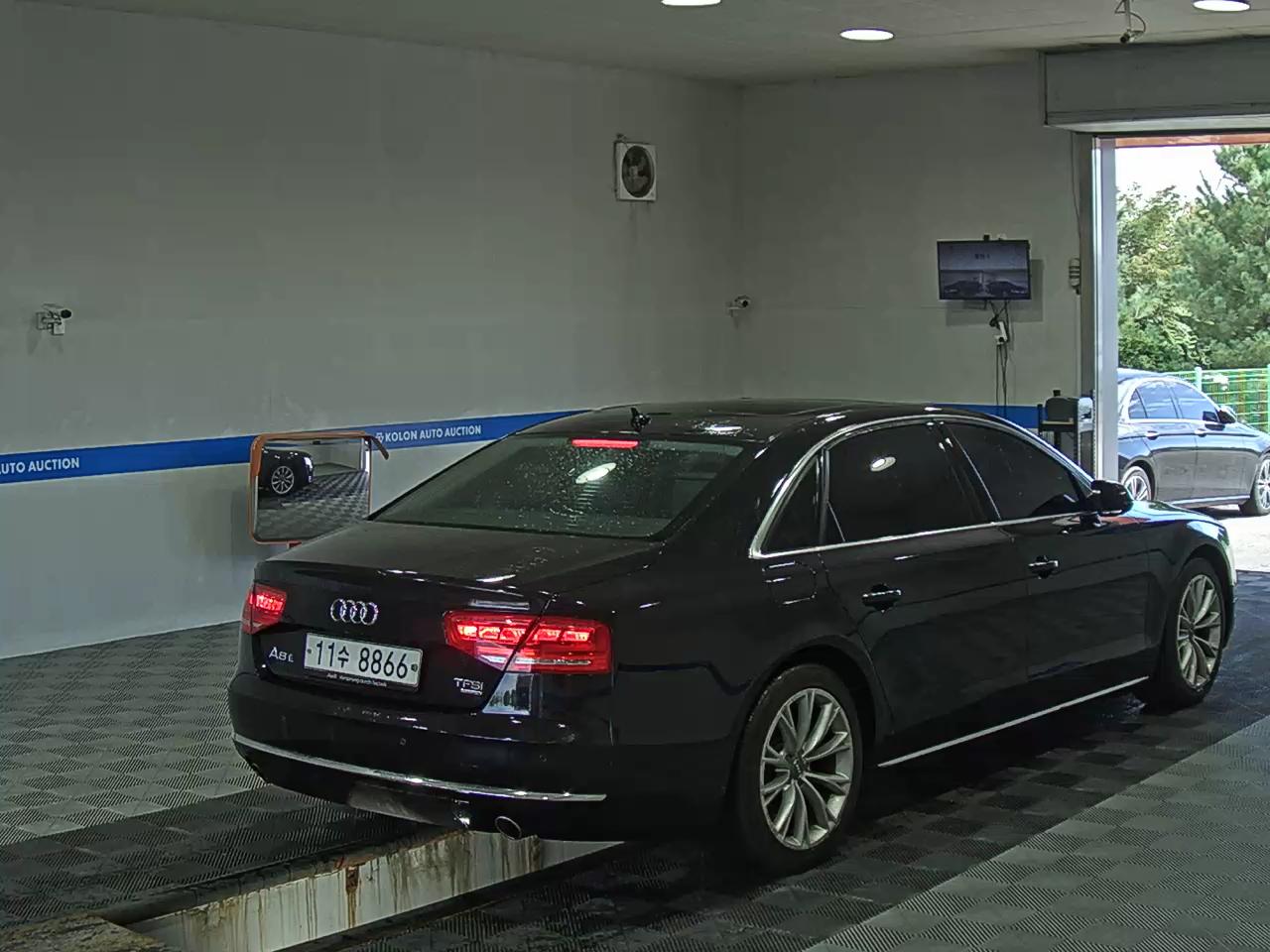 أودي إيه 8 (3Rd Gen) 3.0 Tfsi كواترو Lwb 2011