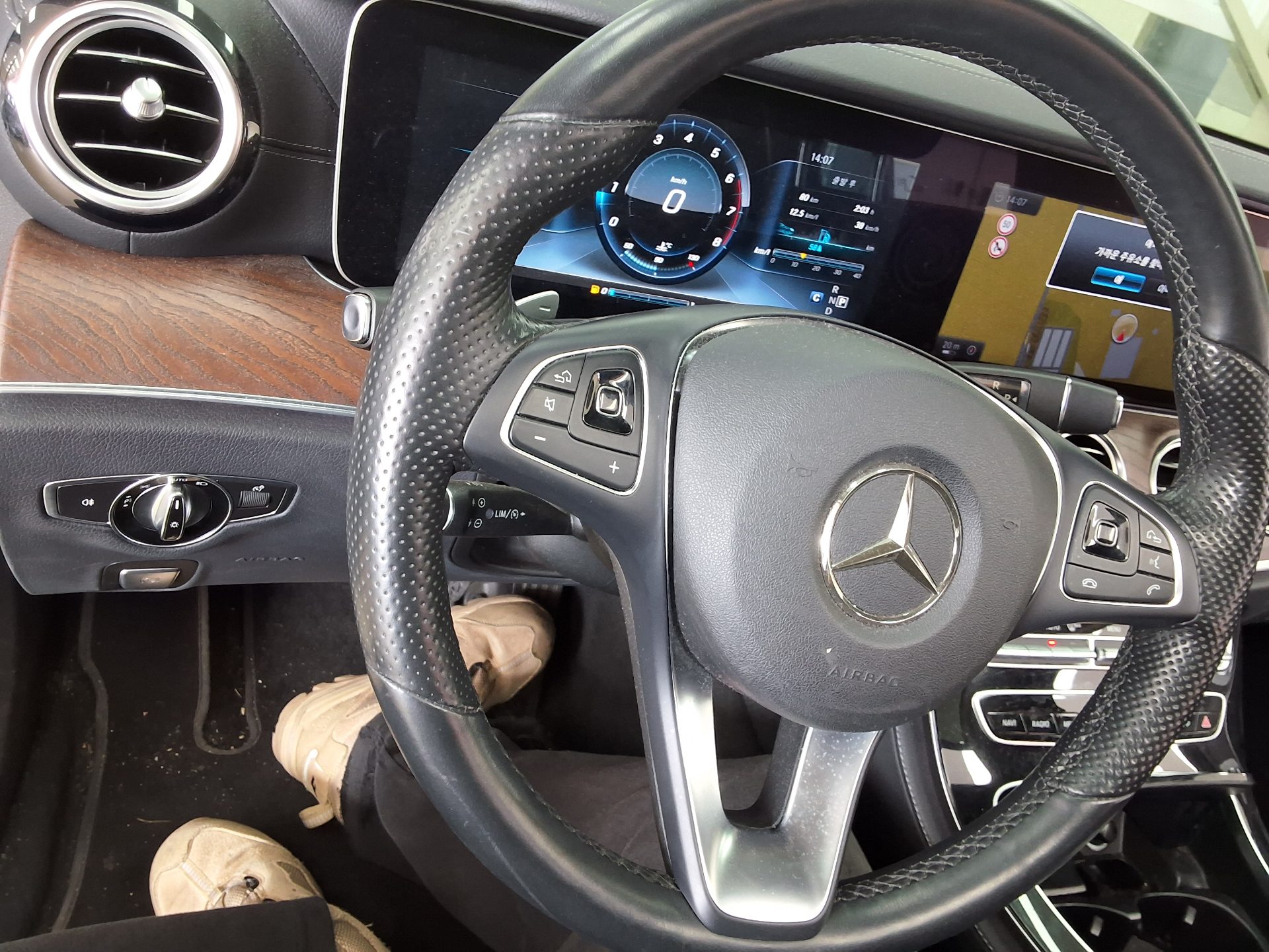 مرسيدس بنز E Class (5Th Gen) E300 إكسكلوسيف 2017 إكسكلوسيف