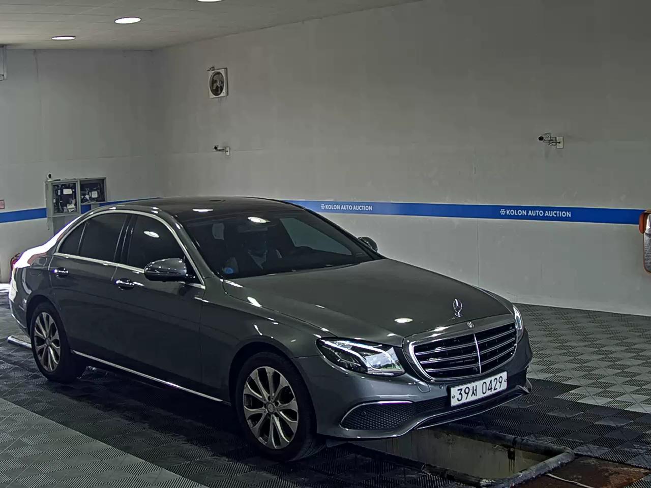 مرسيدس بنز E Class (5Th Gen) E300 إكسكلوسيف 2017 إكسكلوسيف