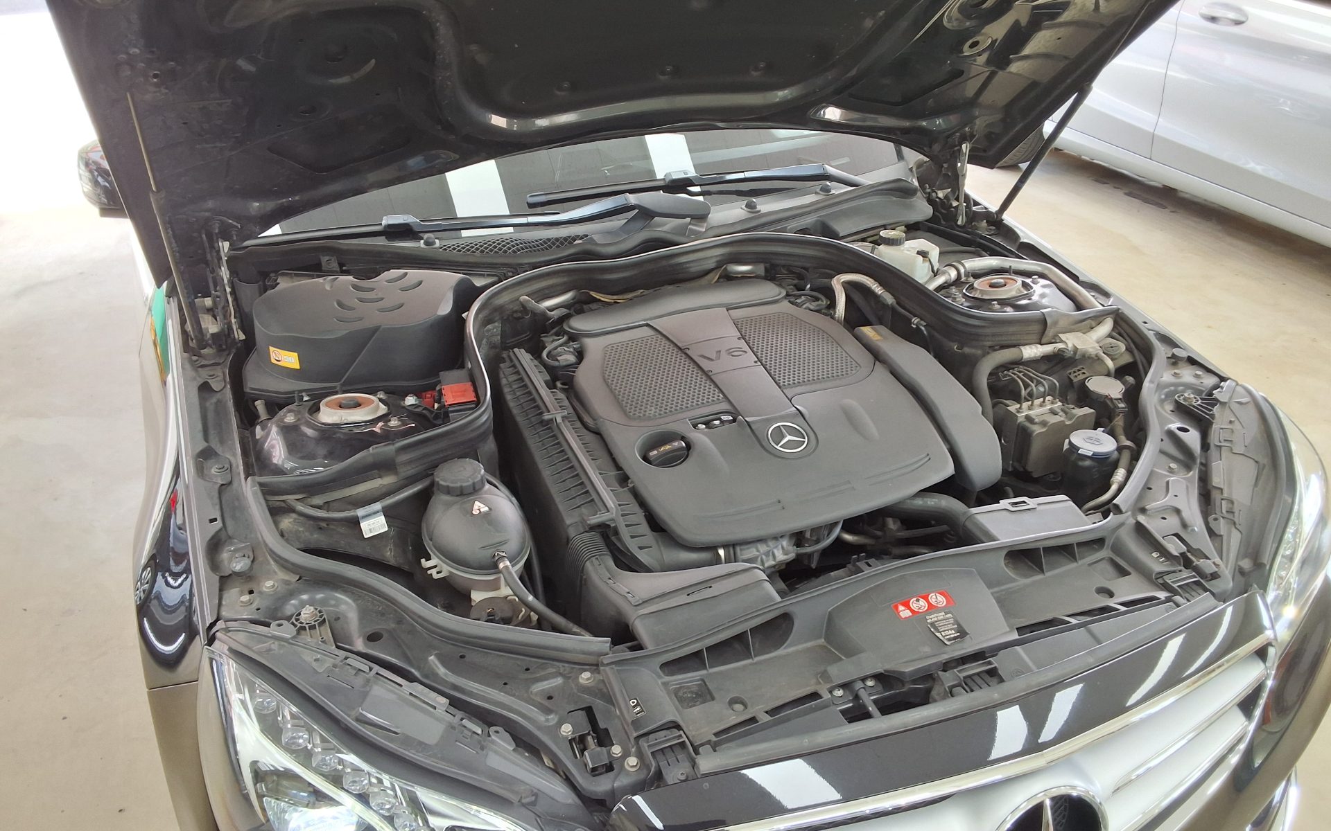 مرسيدس بنز E Class (4Th Gen) E300 فورماتيك Avantgarde 2014 4MATIC