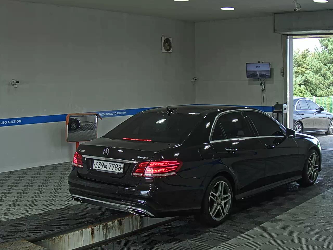 مرسيدس بنز E Class (4Th Gen) E300 فورماتيك Avantgarde 2014 4MATIC
