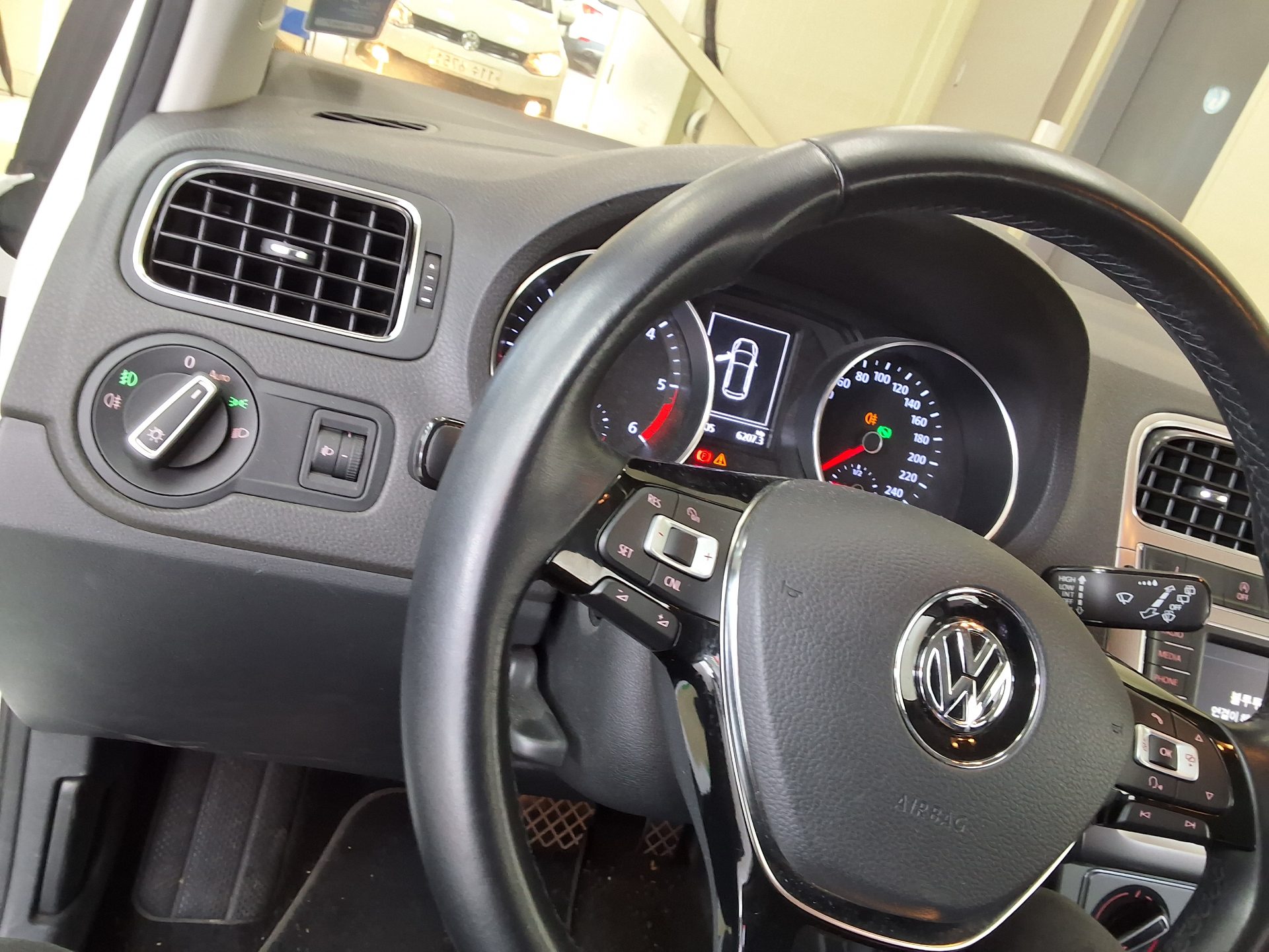 فولكس فاجن الجديد بولو (5Th Gen) 1.4 TDI R Line 2015 LINE