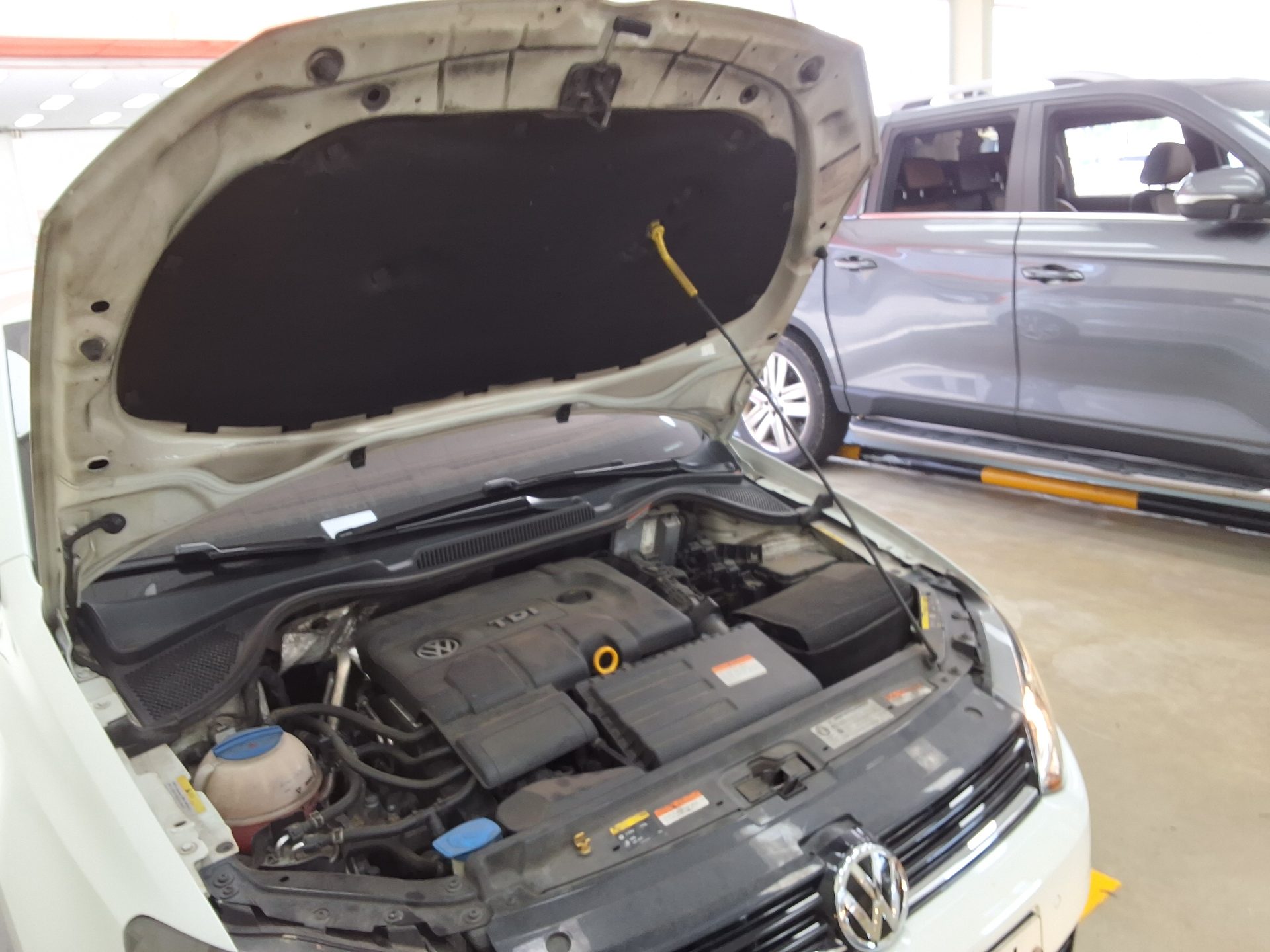 فولكس فاجن الجديد بولو (5Th Gen) 1.4 TDI R Line 2015 LINE