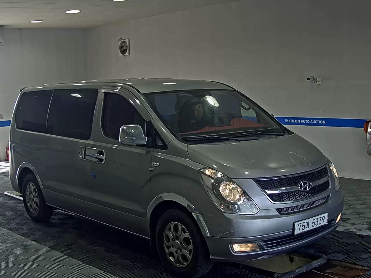 هيونداي جراند ستاركس 12 Seater ديزل Cvx لكجري 2015 فاخر