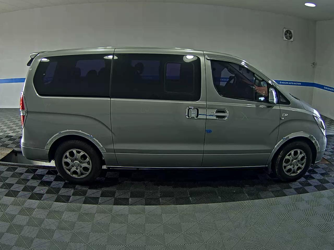 هيونداي جراند ستاركس 12 Seater ديزل Cvx لكجري 2015 فاخر