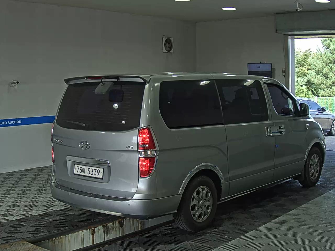 هيونداي جراند ستاركس 12 Seater ديزل Cvx لكجري 2015 فاخر