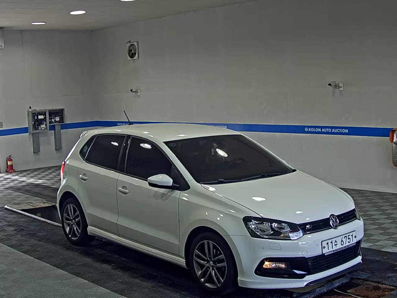 فولكس فاجن الجديد بولو (5Th Gen) 1.4 TDI R Line 2015 LINE