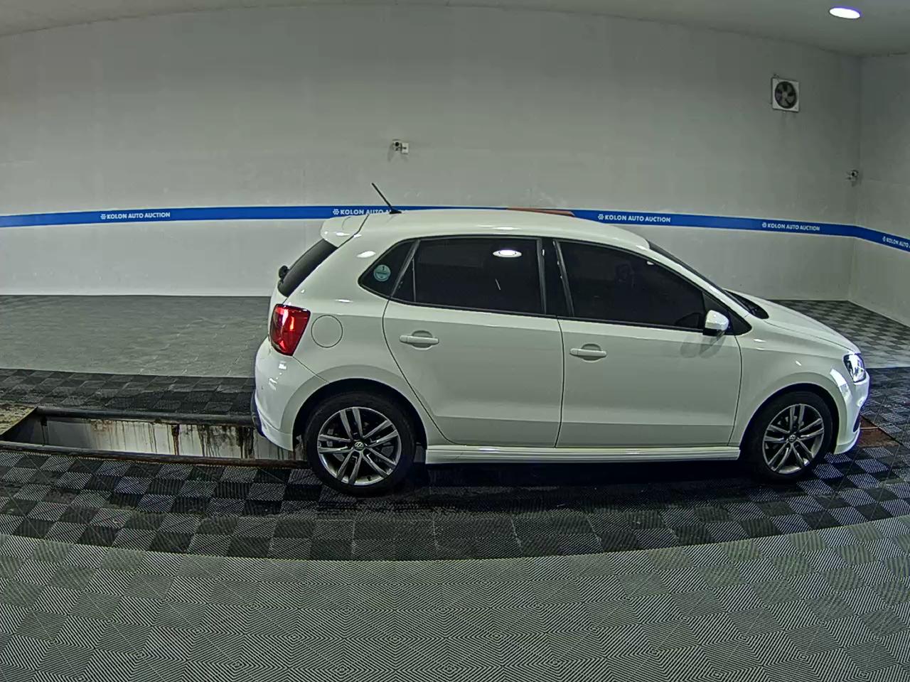 فولكس فاجن الجديد بولو (5Th Gen) 1.4 TDI R Line 2015 LINE