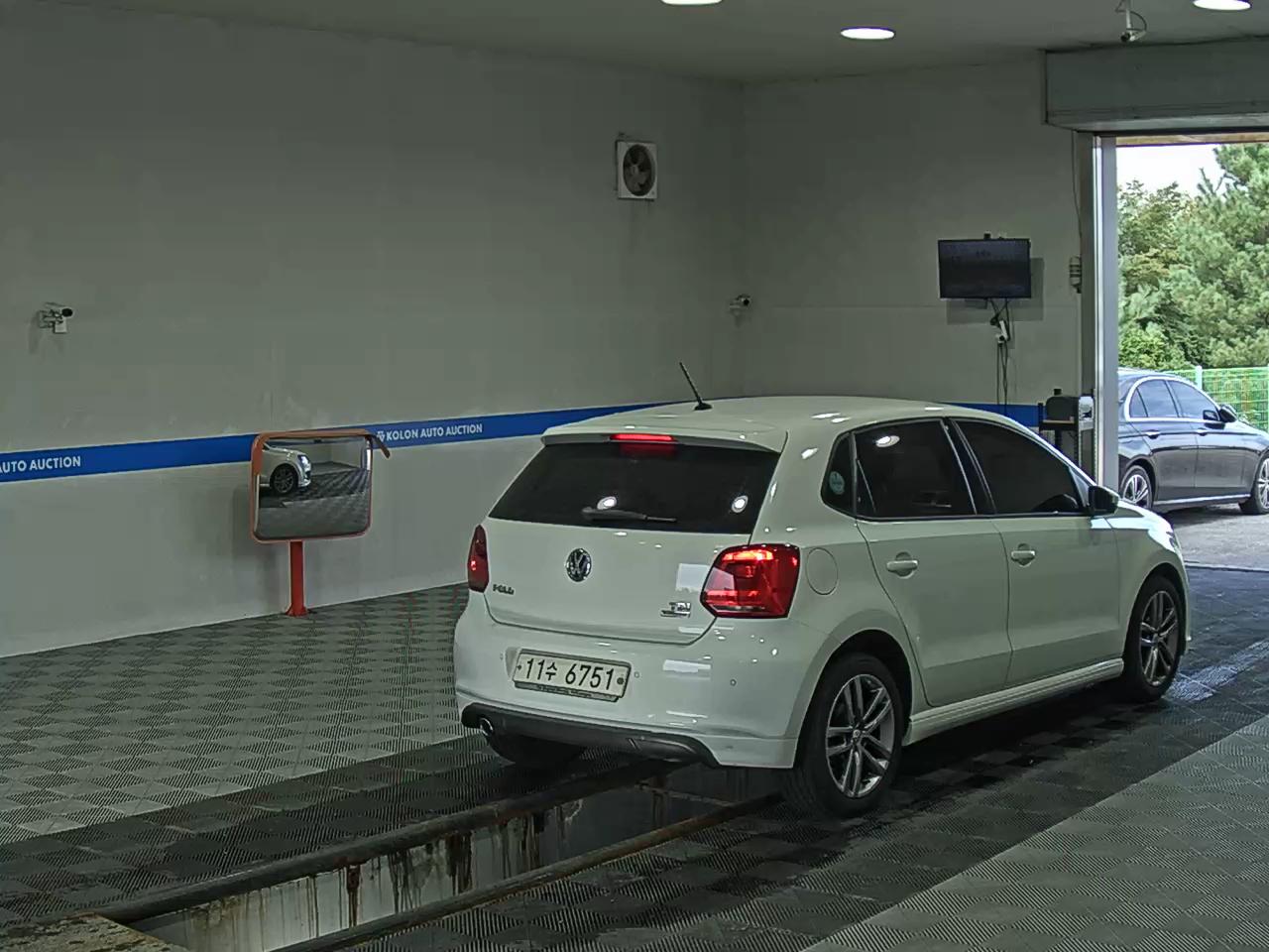 فولكس فاجن الجديد بولو (5Th Gen) 1.4 TDI R Line 2015 LINE