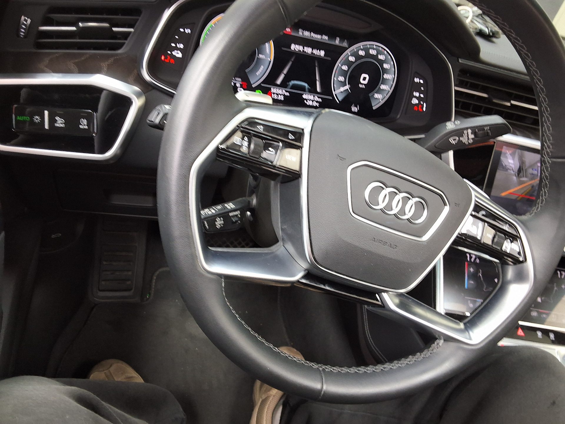أودي إيه 7 (2Nd Gen) 55 Tfsi E كواترو بريميوم 2023 بريميوم