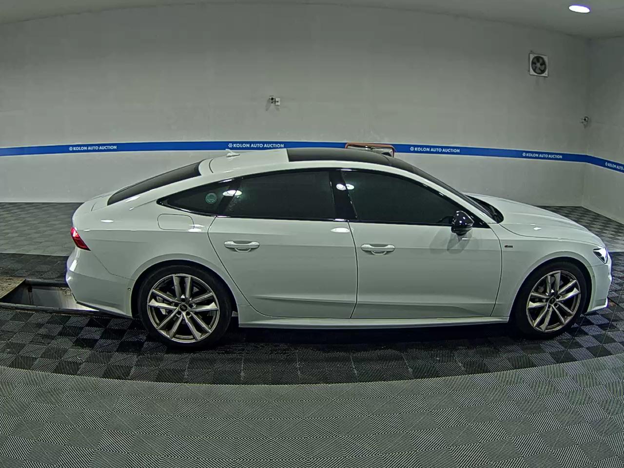أودي إيه 7 (2Nd Gen) 55 Tfsi E كواترو بريميوم 2023 بريميوم