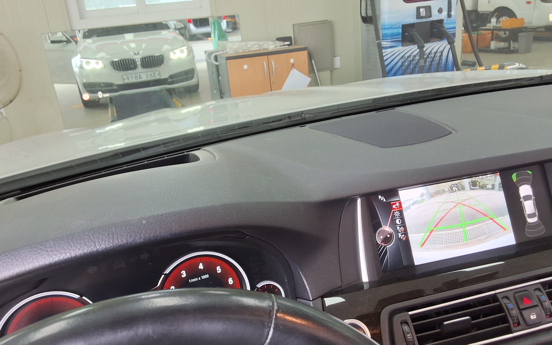 بي إم دبليو 5 Series (6Th Gen) 528I إكس درايف 2015 528i