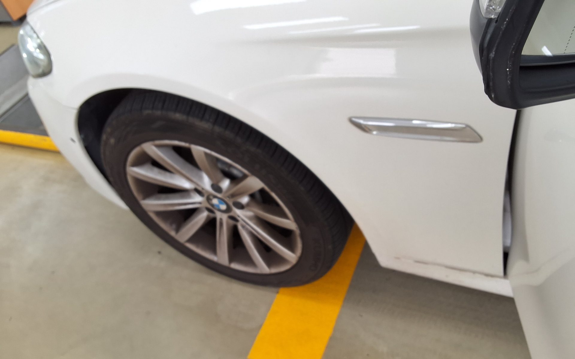 بي إم دبليو 5 Series (6Th Gen) 528I إكس درايف 2015 528i