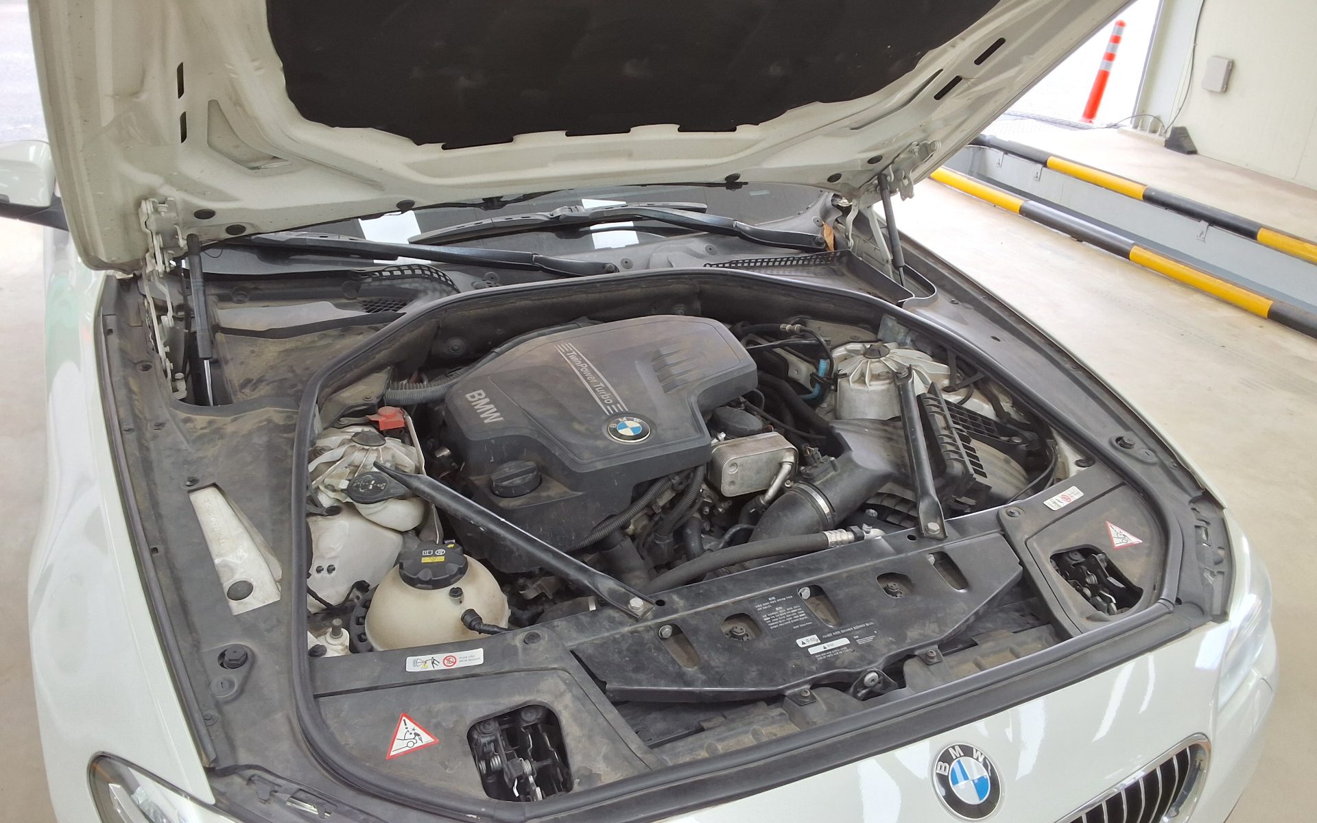 بي إم دبليو 5 Series (6Th Gen) 528I إكس درايف 2015 528i