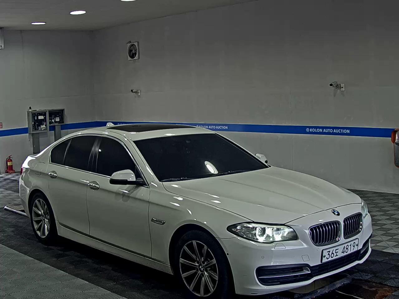 بي إم دبليو 5 Series (6Th Gen) 528I إكس درايف 2015 528i