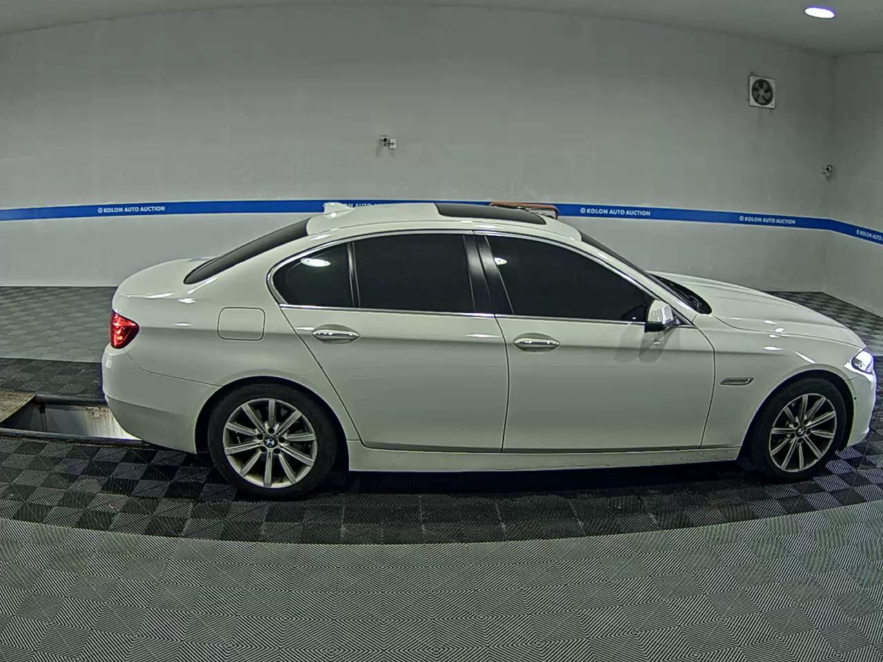 بي إم دبليو 5 Series (6Th Gen) 528I إكس درايف 2015 528i