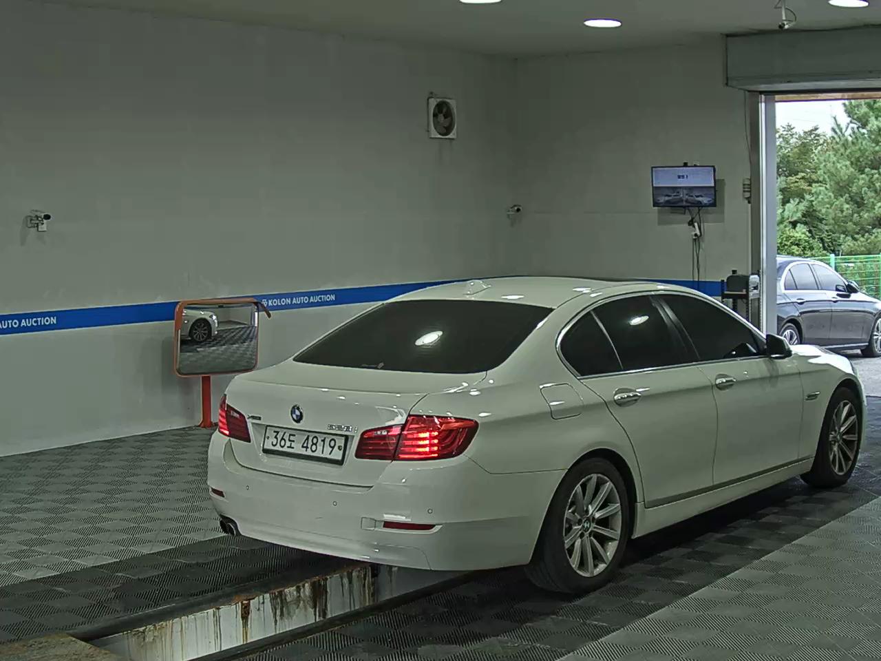 بي إم دبليو 5 Series (6Th Gen) 528I إكس درايف 2015 528i