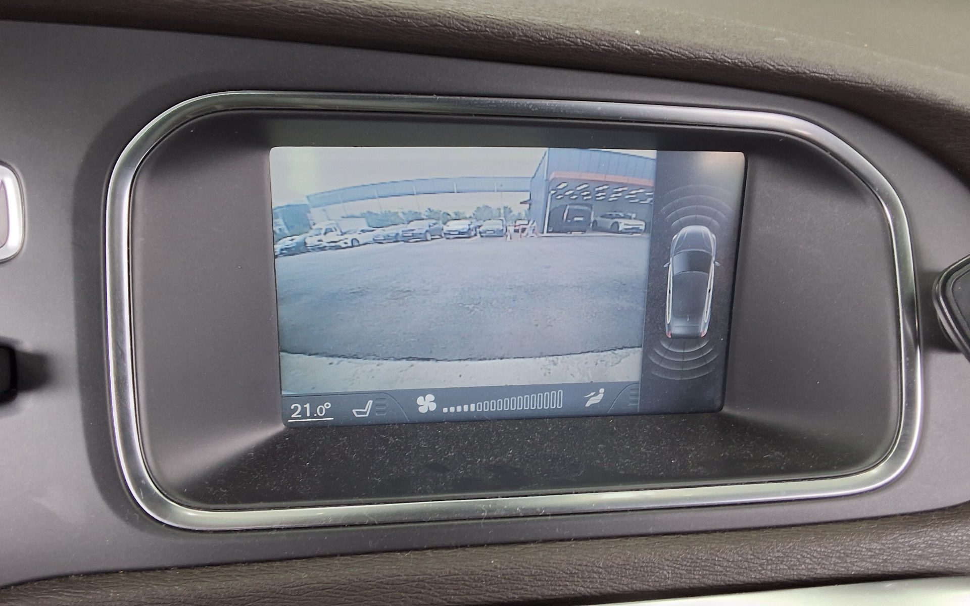 فولفو V40 (2Nd Gen) D2 بريميوم 2015 بريميوم
